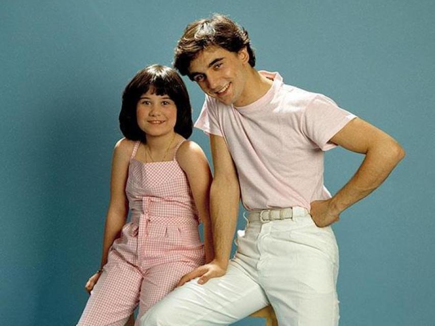 El extinto dúo de 'Enrique y Ana' posando en una imagen promocional de la época.
