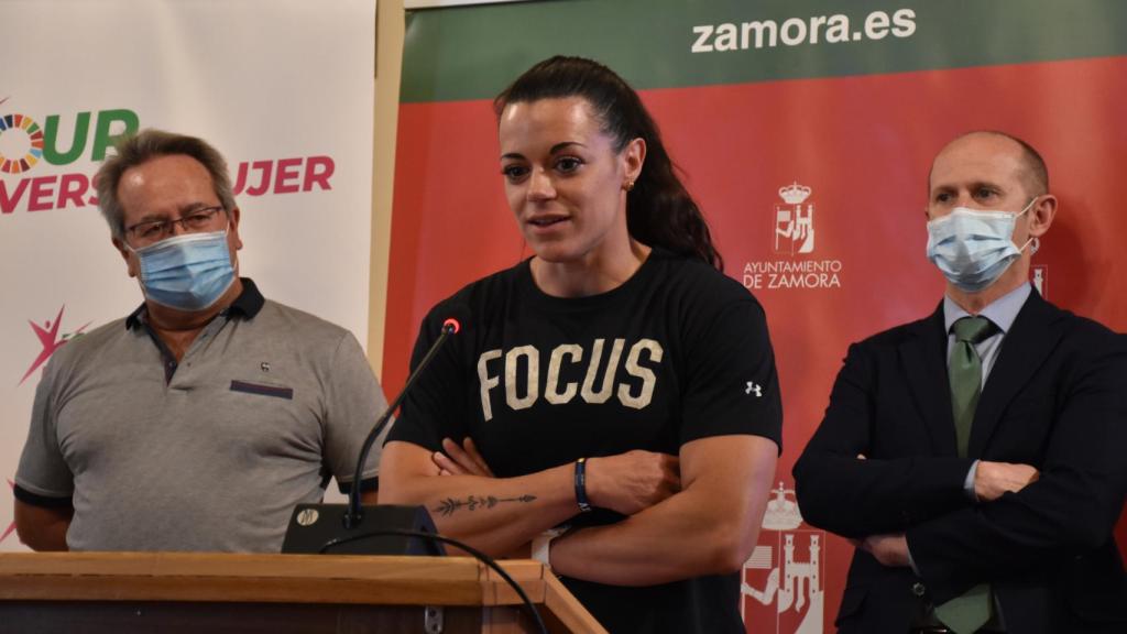 La madrina de la carrera, la piragüista Laura Pedruelo