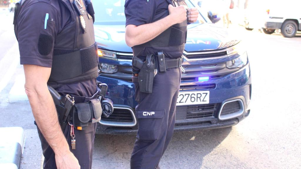 Dos agentes de la Policía nacional en una imagen de archivo.