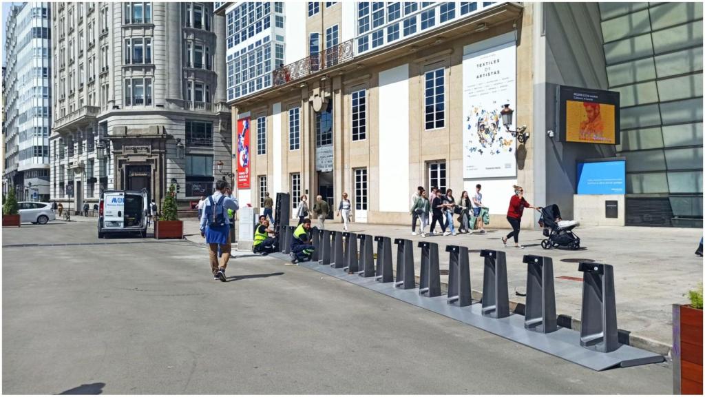 Estación vacía de BiciCoruña en el Obelisco.