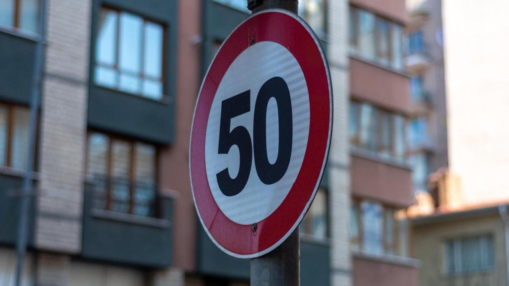 señal 50 carretera velocidad