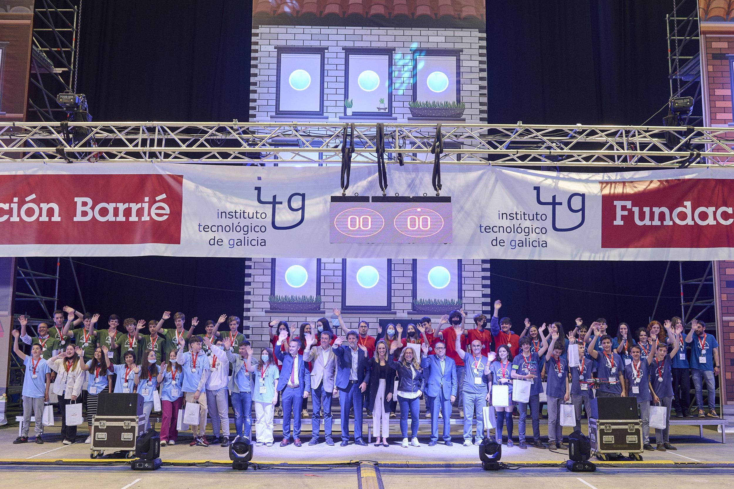 Foto de familia de la Liga Maker Drone cedida por la organización.