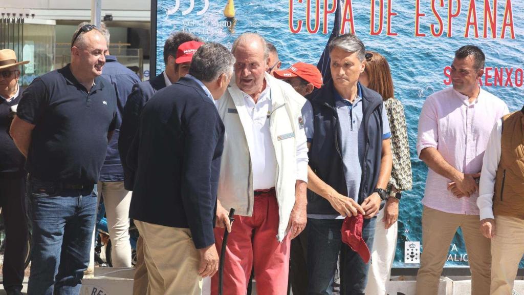 El rey emérito junto al alcalde de Sanxenxo.