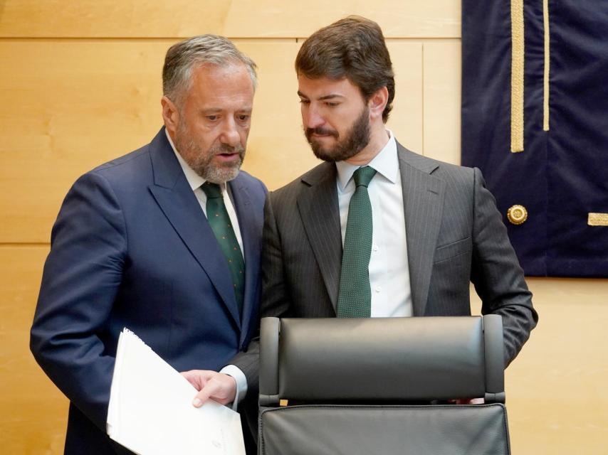 El vicepresidente de la Junta, Juan García-Gallardo y  el presidente de las Cortes, Carlos Pollán