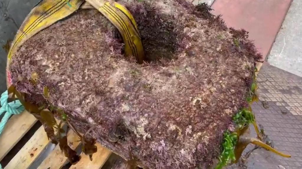 El ancla lítica que fue rescatada este lunes en A Coruña.