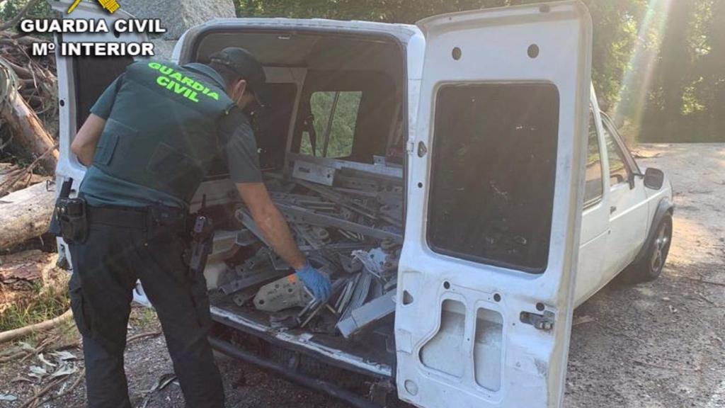Detenidos en Vilaboa (Pontevedra) dos hermanos como presuntos autores de dos robos con fuerza.