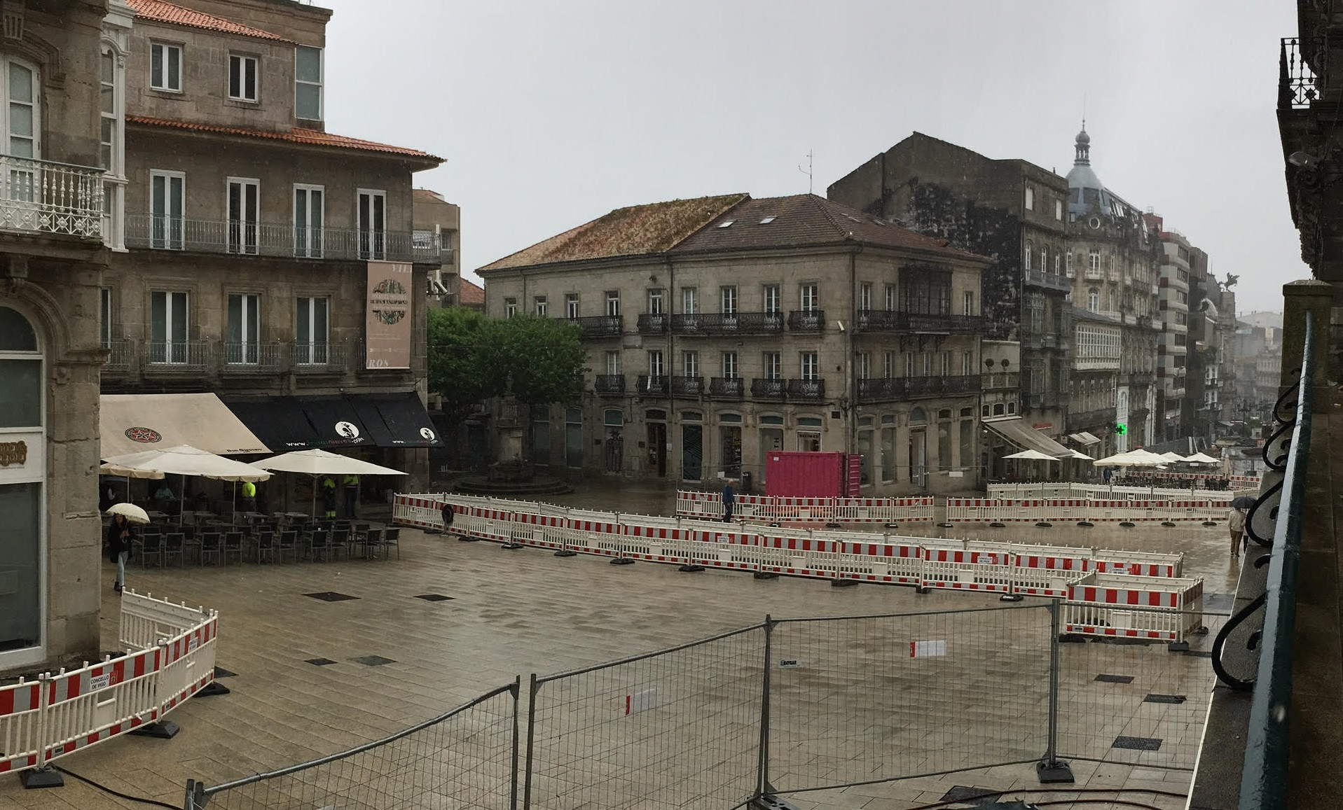 Avance de las obras de peatonalización de la Puerta del Sol de Vigo.