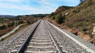 Un fallecido al arrollar un tren a un turismo en un paso a nivel de Talavera de la Reina