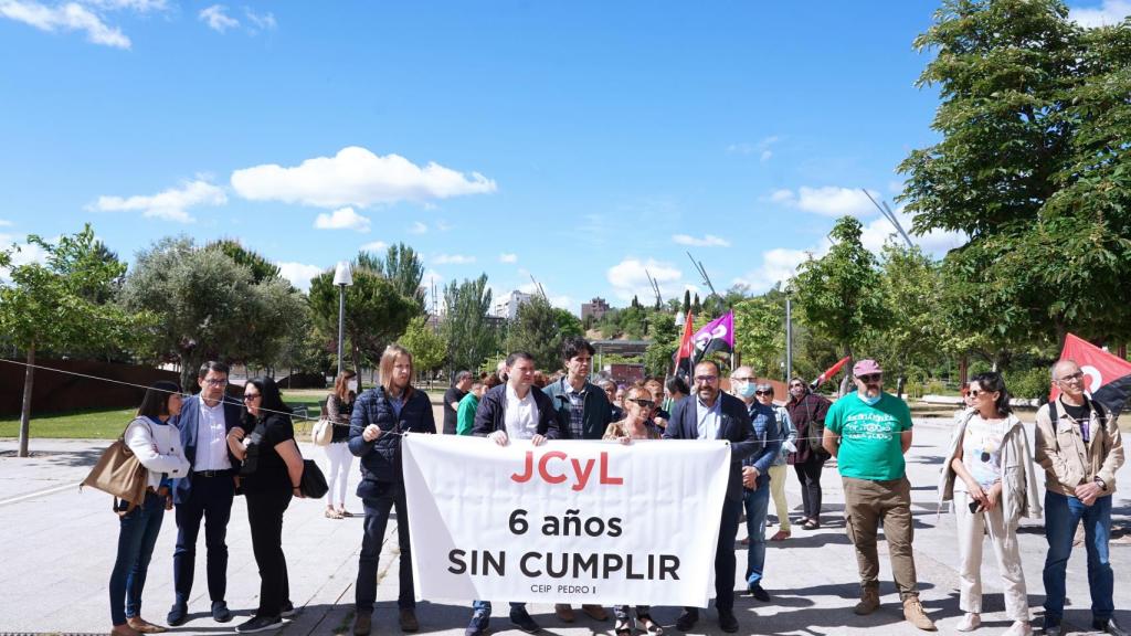 Concentración a las puertas de las Cortes
