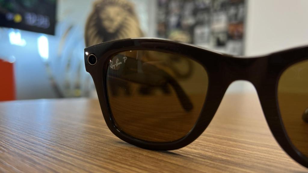 El led que indica que se está grabando o haciendo una foto