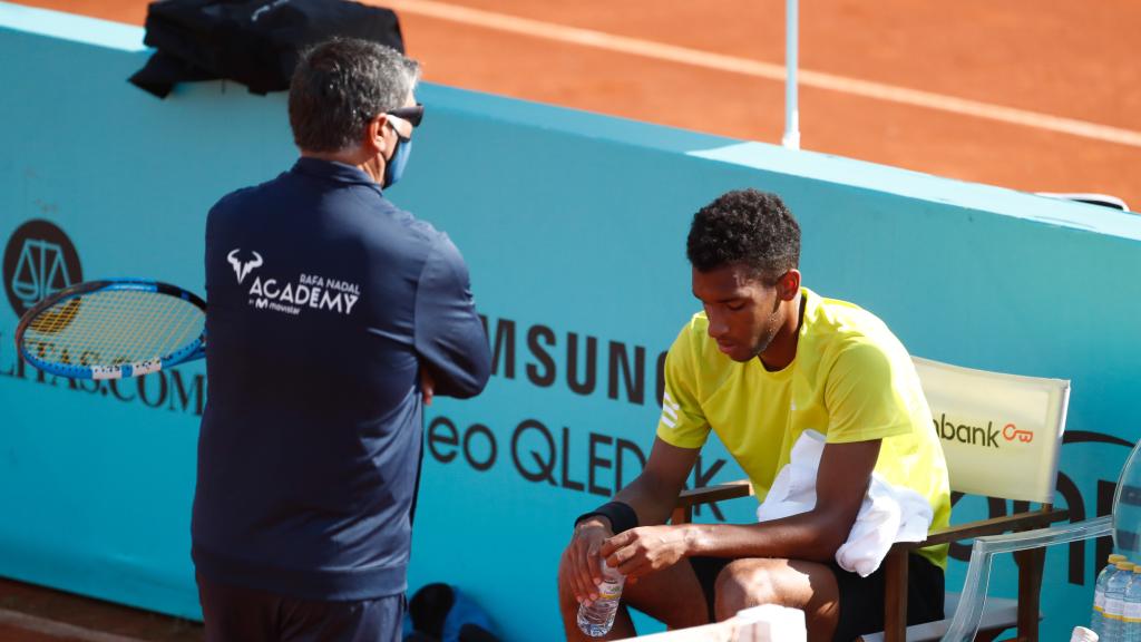 Toni Nadal y Felix Auger-Aliassime en un torneo.