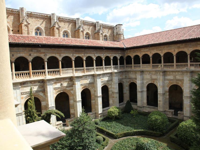Aspecto de uno de los claustros interiores.