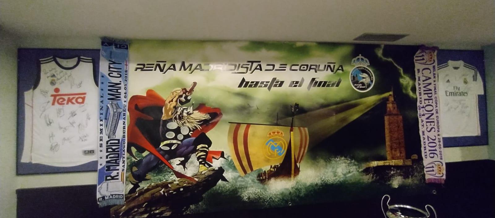 Camisetas del Real Madrid firmadas en la sede de la peña (Foto: Cedida)