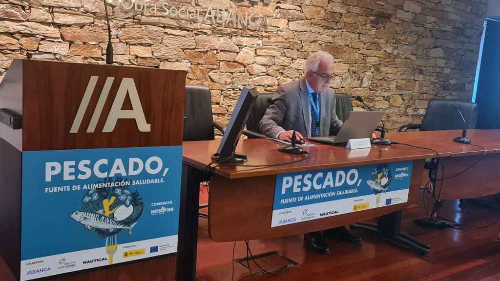 Lectura de conclusiones en la clausura del I Congreso de Interfish, dedicado al consumo de pescado como fuente de alimentación saludable.