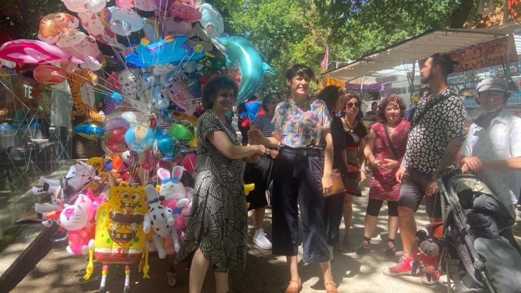 La portavoz nacional del BNG, Ana Pontón, en un paseo por las fiestas de la Ascensión, en Santiago de Compostela.