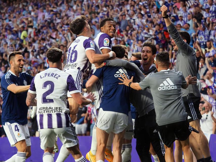 Los jugadores del Pucela celebran el ascenso a Primera División.