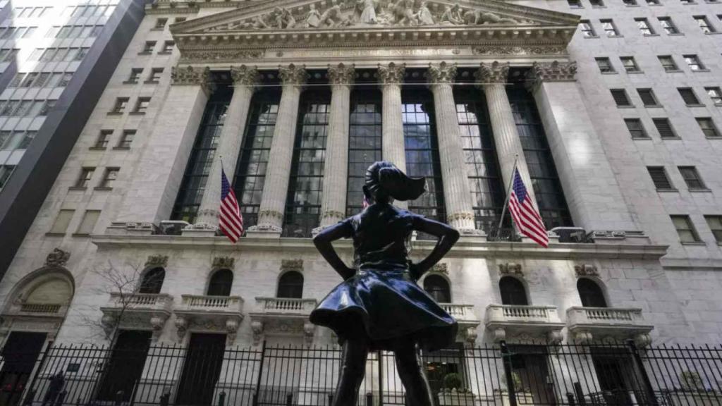 Escultura de La Niña sin Miedo en Wall Street.