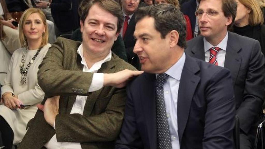 Juanma Moreno junto a Fernández Mañueco