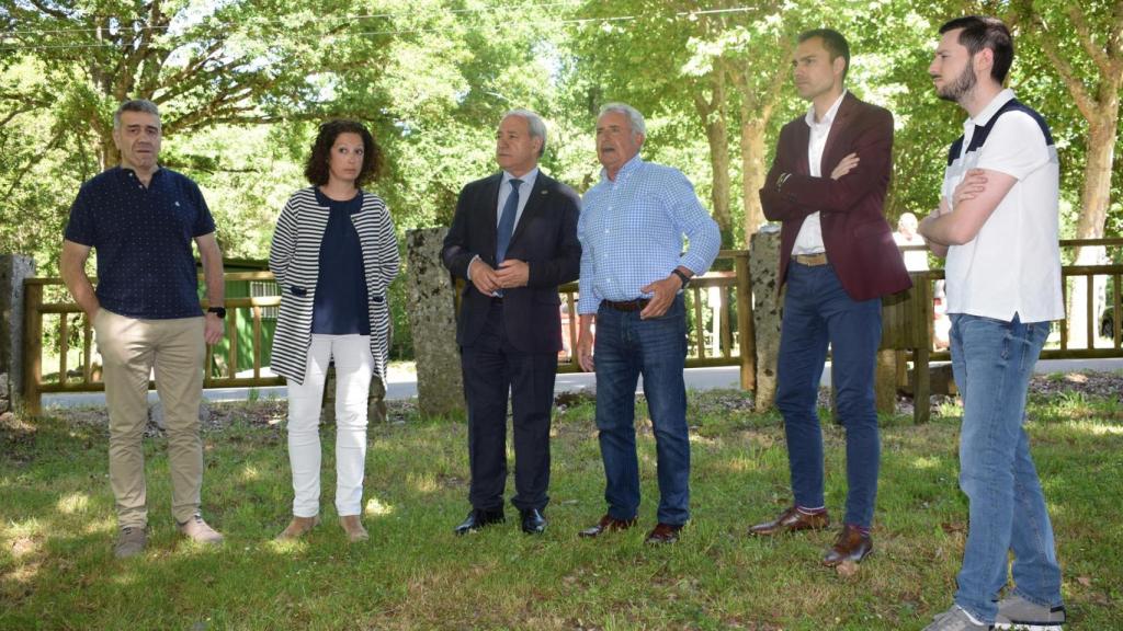El presidente de la Diputación de Lugo, José Tomé, en una visita en Baamonde.