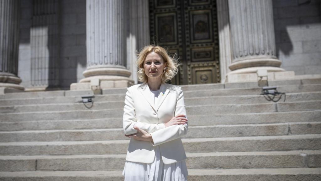 Olena Kondratiuk, vicepresidenta del parlamento de Ucrania, a las puertas del Congreso.