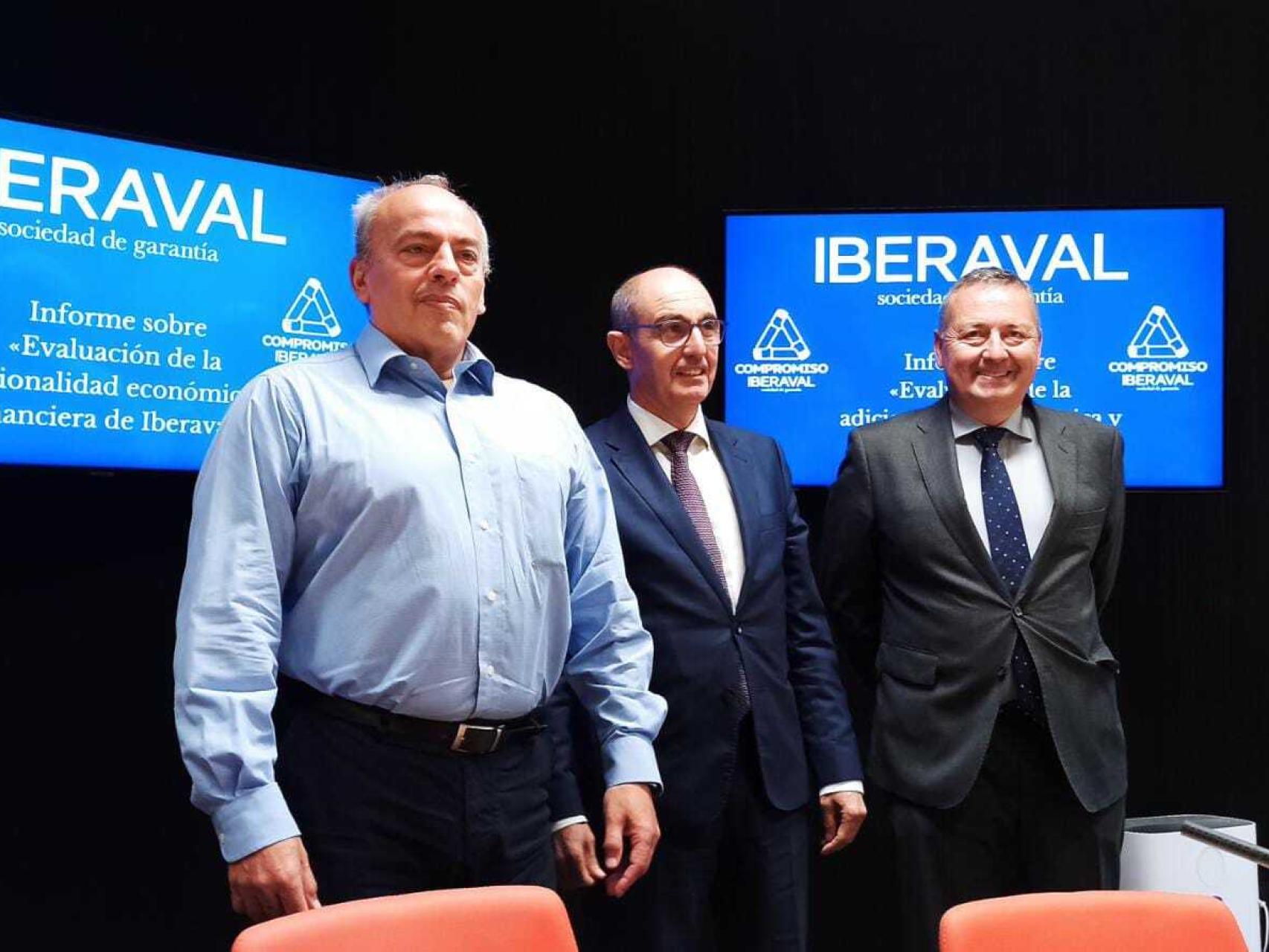 El profesor Mariano Carbonero, el director general de Iberaval, Pedro Pisonero, y el profesor Horacio Molina, durante la presentación del informe, este miércoles.