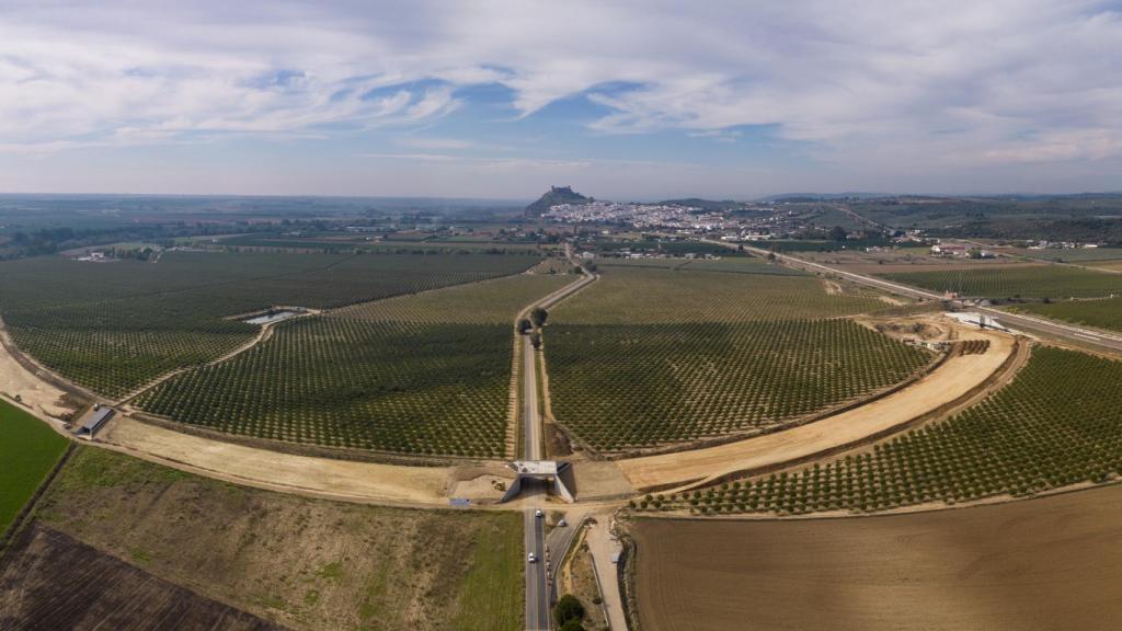 Imagen de las obras del baipás de Almodóvar del Río, en Córdoba.