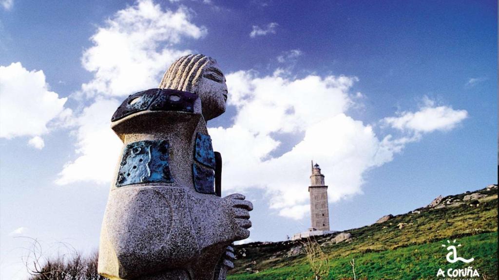Esculturas de la Torre de Hércules.