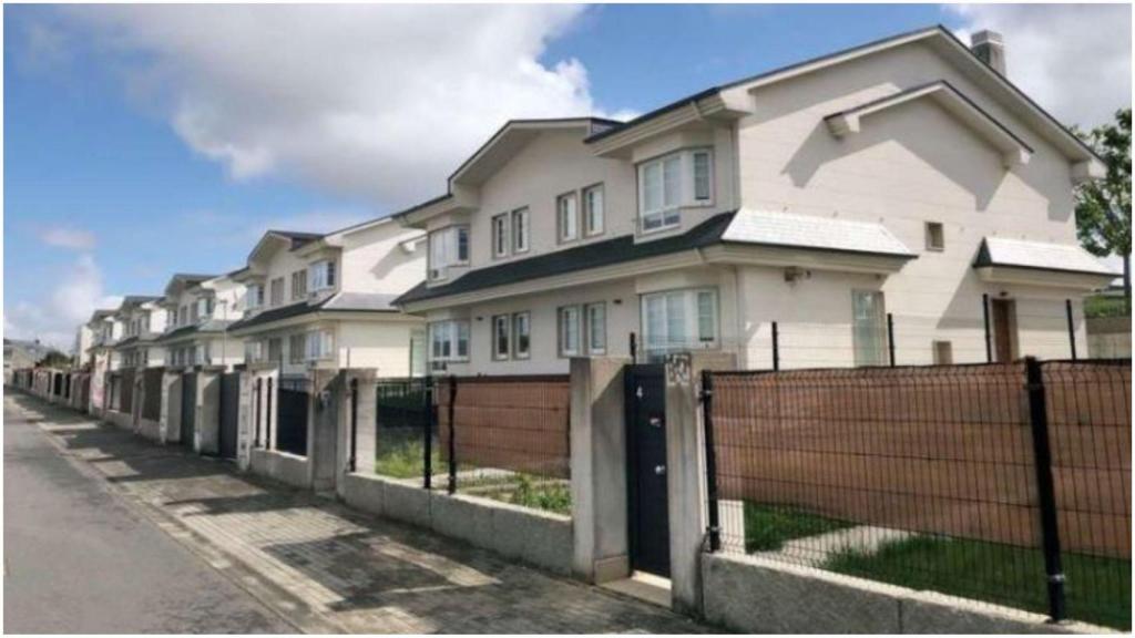Chalets en venta en Oleiros, donde se encuentra el okupado.