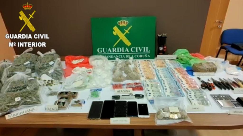 Todo lo requisado por la Guardia Civil en la operación.