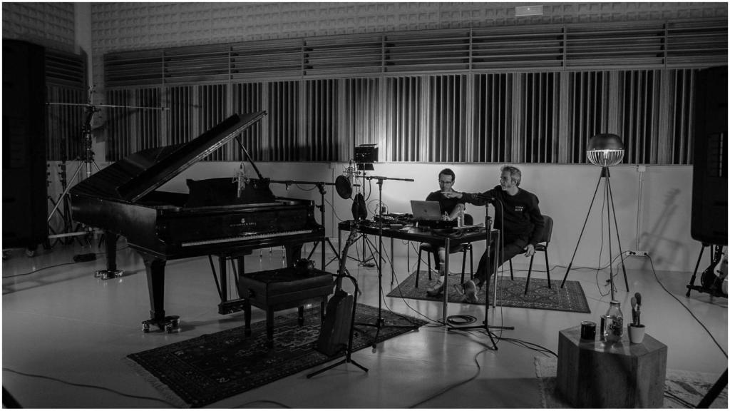 Xoel López y Baiuca, inquilinos de la residencia creativa de Estudios Mans en A Coruña