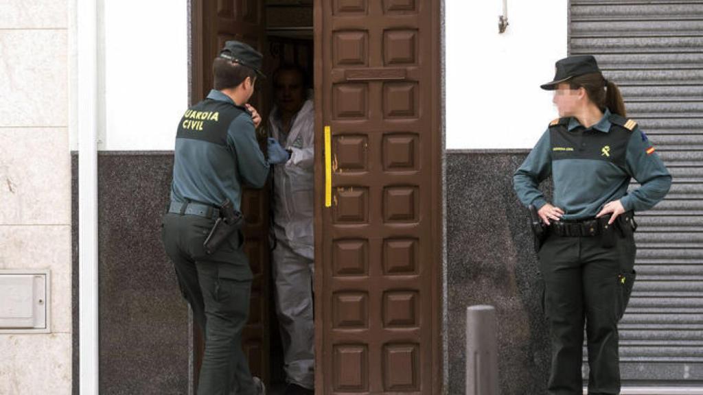 Dos agentes en una imagen de archivo.