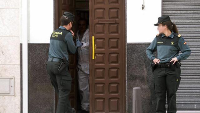 Dos agentes en una imagen de archivo.