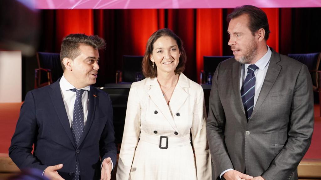 La ministra de Industria, Comercio y Turismo, Reyes Maroto, el alcalde de Valladolid, Óscar Puente, y el presidente de Vitartis, Pedro Ruiz, participan el II Congreso de la Industria Alimentaria de Vitartis