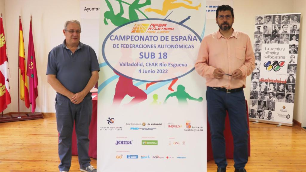 El concejal de Participación Ciudadana y Deportes Alberto Bustos y el presidente de la Federación de Atletismo de Castilla y León Gerardo García durante la presentación