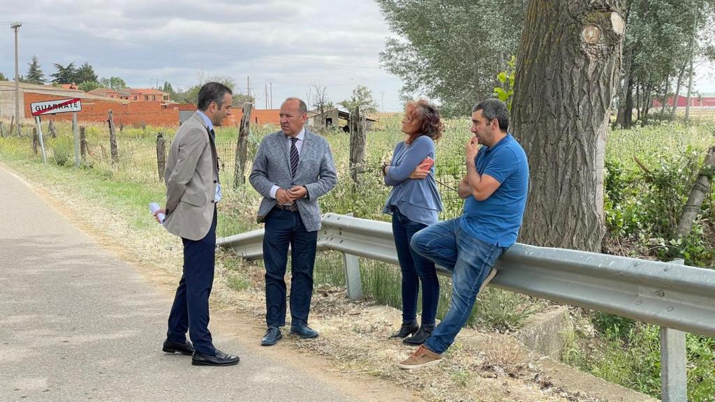 El vicepresidente de la Diputación, José María Barrios visita la obra con el alcalde de El Pego, Eduardo Aparicio Valles, y la teniente de alcalde de Guarrate, Noemí Riesco Pérez