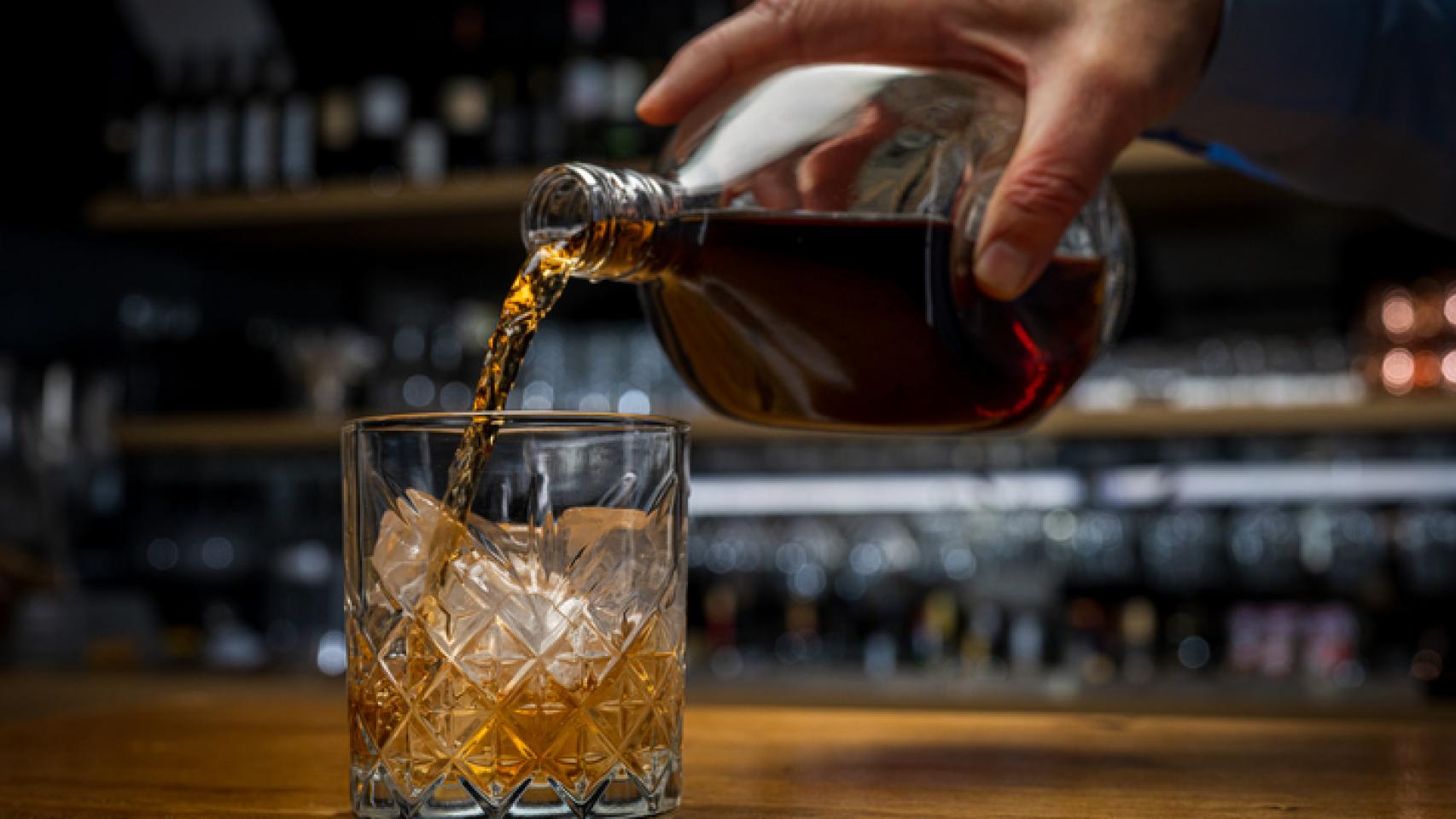 El alcohol es uno de los mayores factores de riesgo para padecer un cáncer.