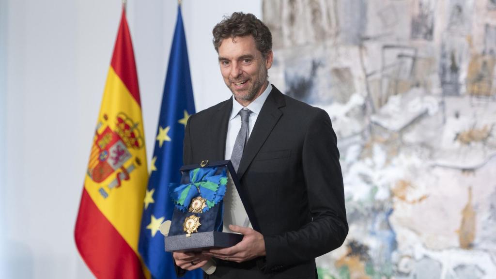 Pau Gasol con la Gran Cruz de la Real Orden del Mérito Deportivo