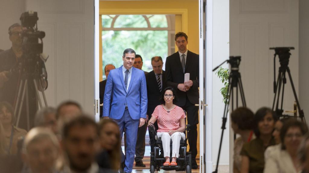 Pau Gasol acompañado de Pedro Sánchez, José Manuel Franco, Teresa Perales y Miquel Iceta