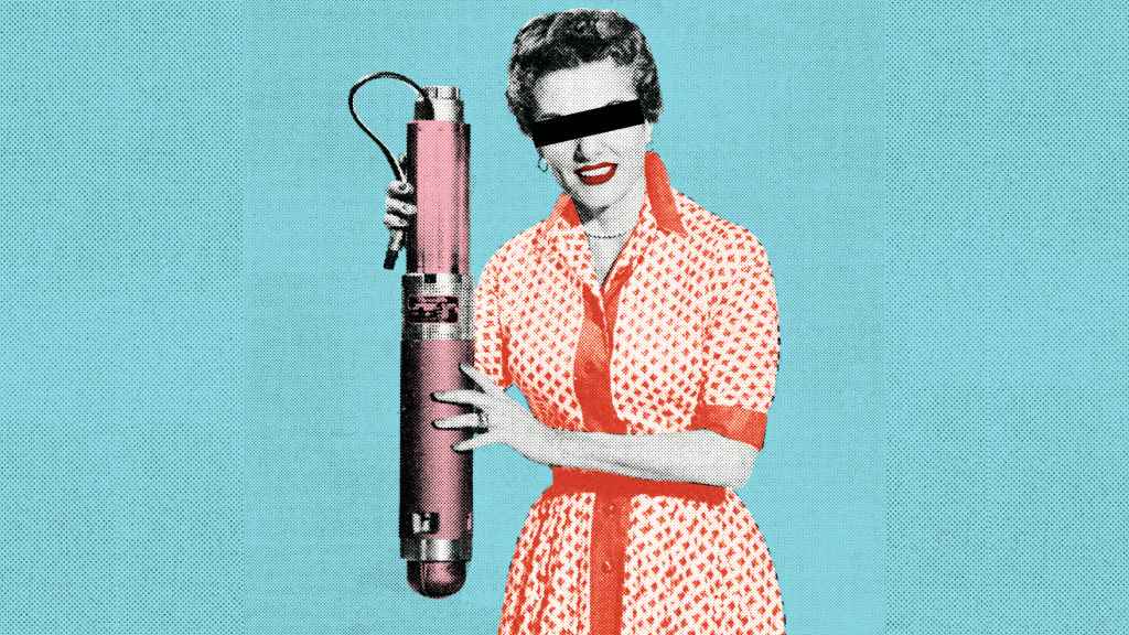 En una manifestación contra las armas en Estados Unidos, una joven sostiene un cartel que dice La libertad es libre de armas.