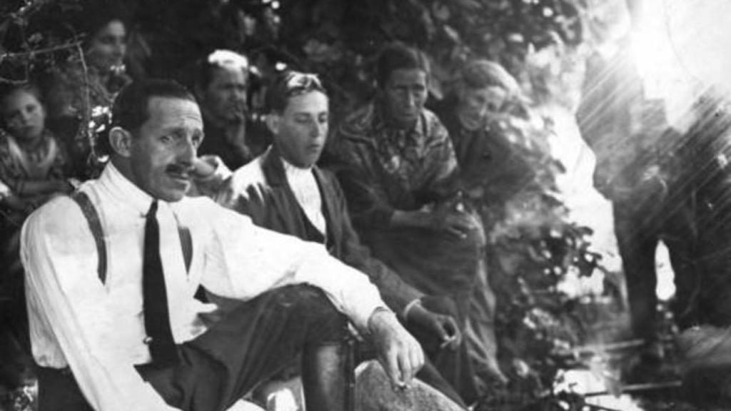 Alfonso XIII, en el viaje que hizo a Las Urdes (Extremadura).