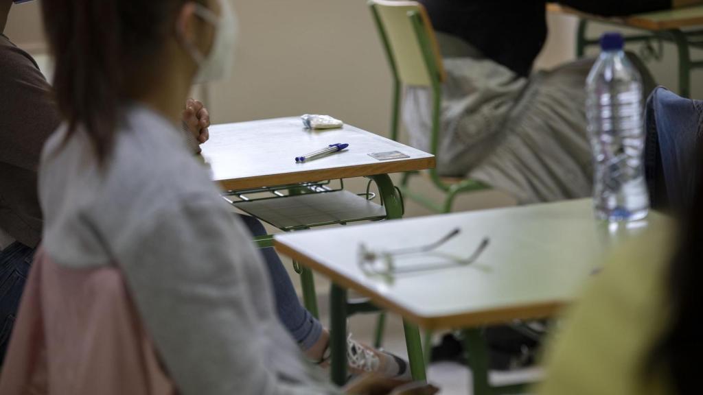 Niña en su pupitre en un colegio de Galicia.