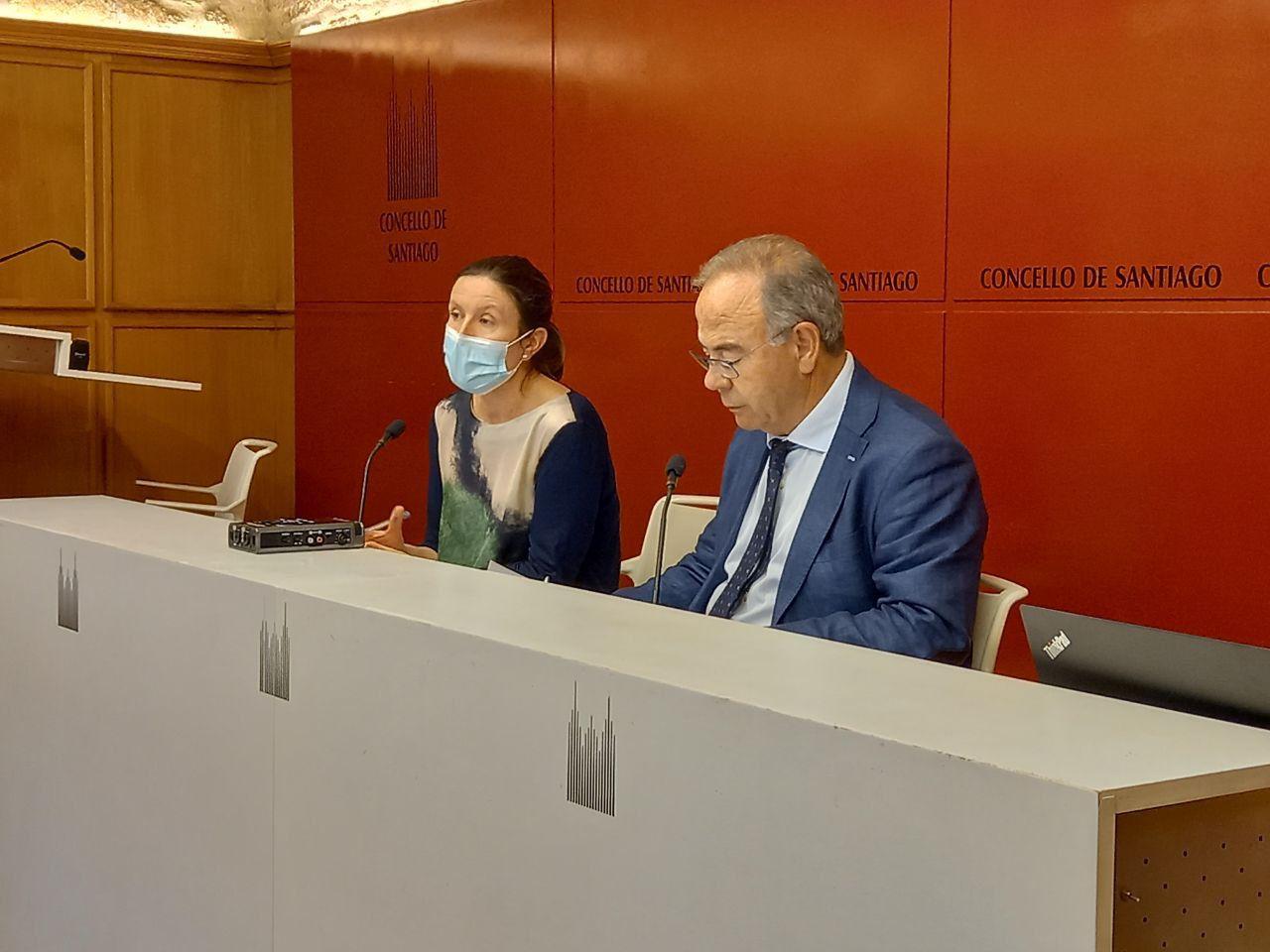 El alcalde Sánchez Bugallo y Lucía Castro, durante la presentación de Prima 22.