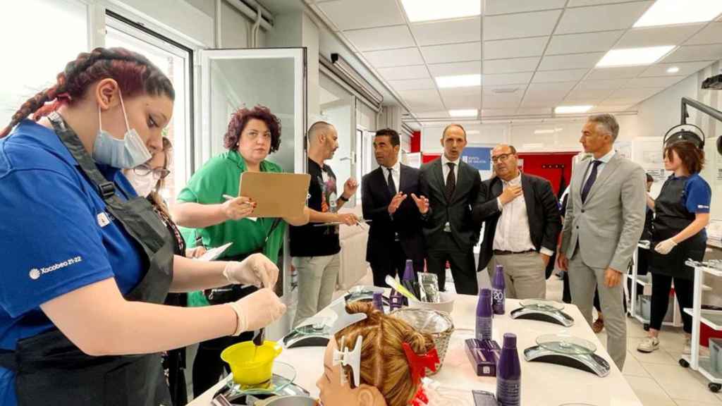 Una de las pruebas de Peinado y Estética en el IES Montecelo de Pontevedra.