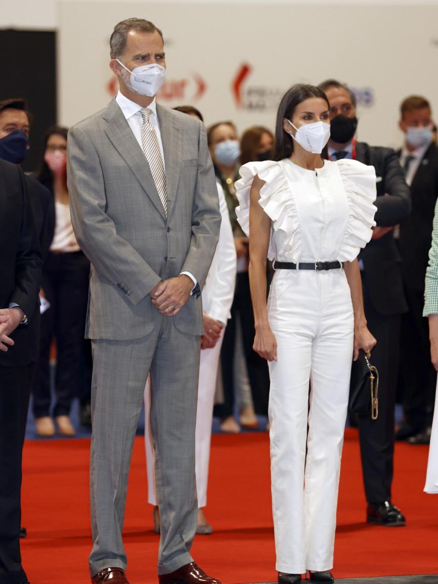 La reina Letizia con el mono de Inés Domecq en Fitur 2021.