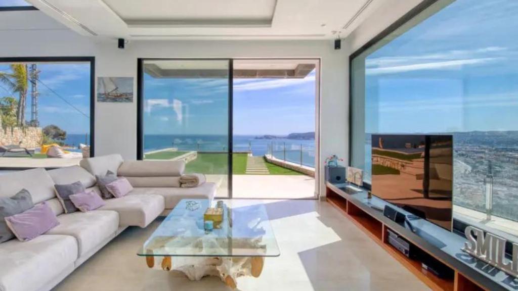 Así es el interior de Villa Jakarta en Jávea.