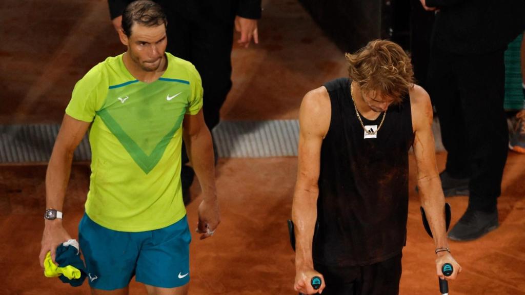 Rafa Nadal sale junto a Alexander Zverev.