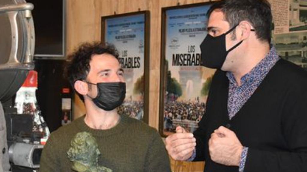 Luis López Carrasco y Luis Ferrón, con el Goya por El año del descubrimiento