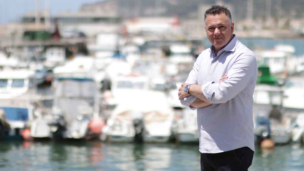 Juan Antonio Delgado (Podemos), guardia civil, diputado y cabeza de lista de Por Andalucía en Cádiz, posa en Barbate.