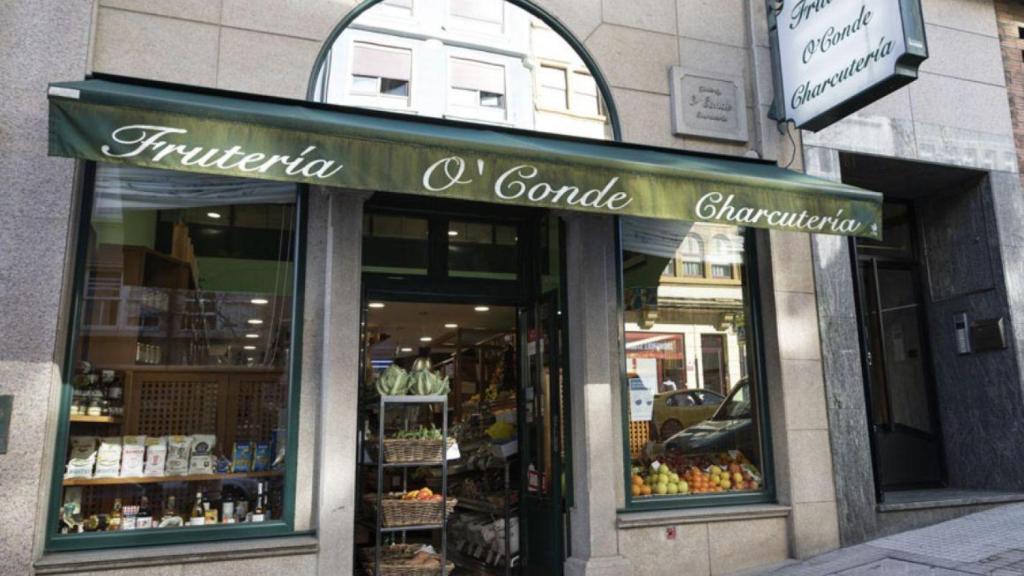 O Conde, el histórico ultramarinos coruñés de Pla y Cancela, se despide del barrio