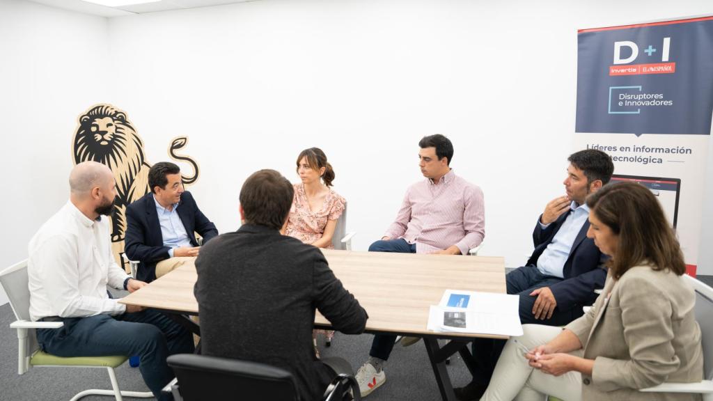 Un instante del encuentro entre Dell Technologies, DHL Express, NetApp, Fundeen, Abora Solar y Mastercard.